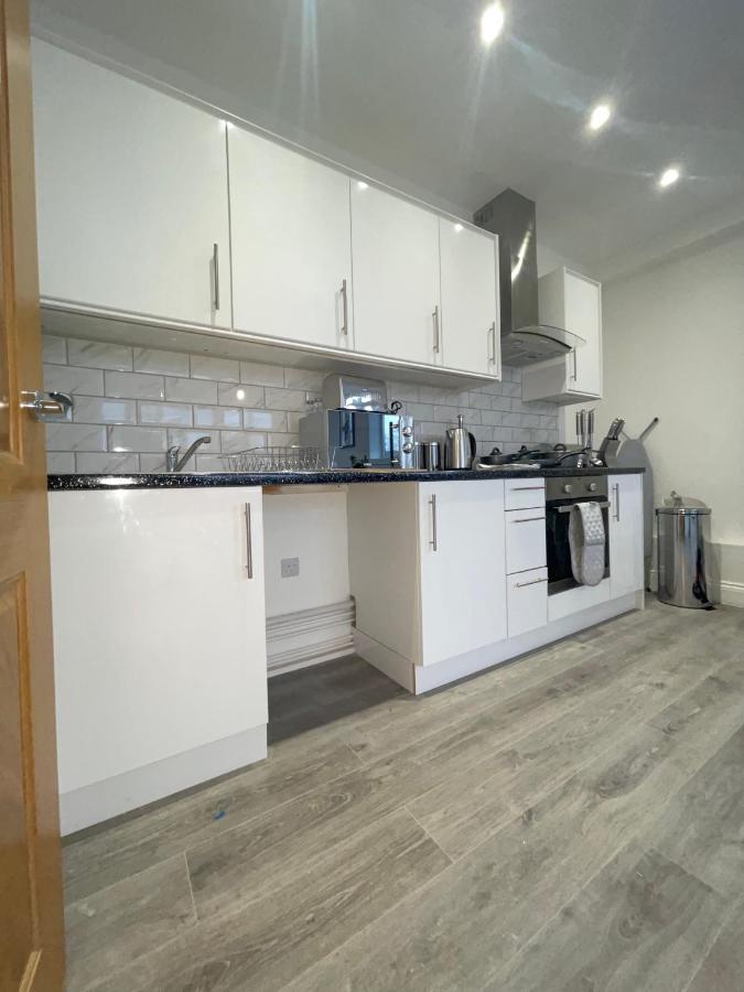 1 Bedroom Apartment - Flitwick - Contractor Friendly - Tourist Ready - Full Kitchen - Wifi - Smart Tv - Sofa Bed - Free Parking - Ideal For Short Or Long Stays Buitenkant foto