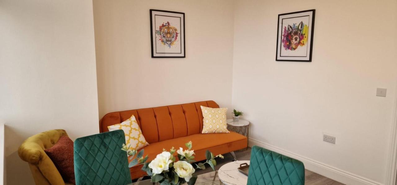 1 Bedroom Apartment - Flitwick - Contractor Friendly - Tourist Ready - Full Kitchen - Wifi - Smart Tv - Sofa Bed - Free Parking - Ideal For Short Or Long Stays Buitenkant foto